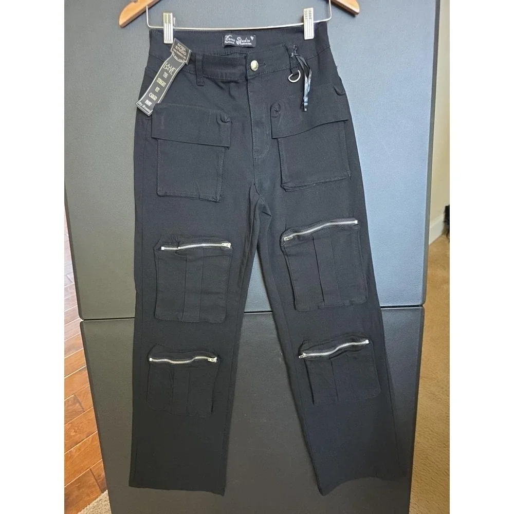 Roma Studio Women's The Straight Fit Cargo pant By Rosee Black Size Medium NWT - Picture 1 of 7